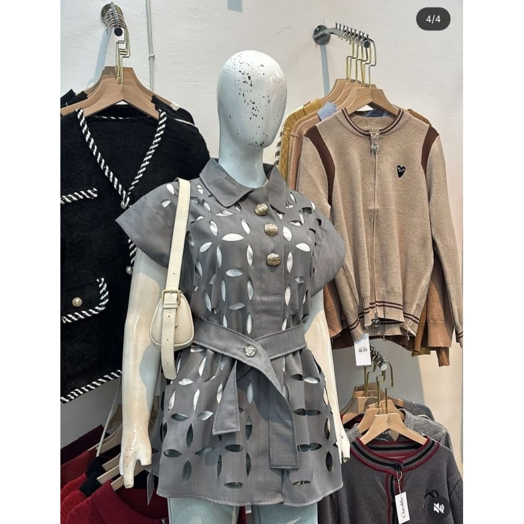 Vest Wanita Warna Abu Motif Salur Hiasan Kancing Mewah