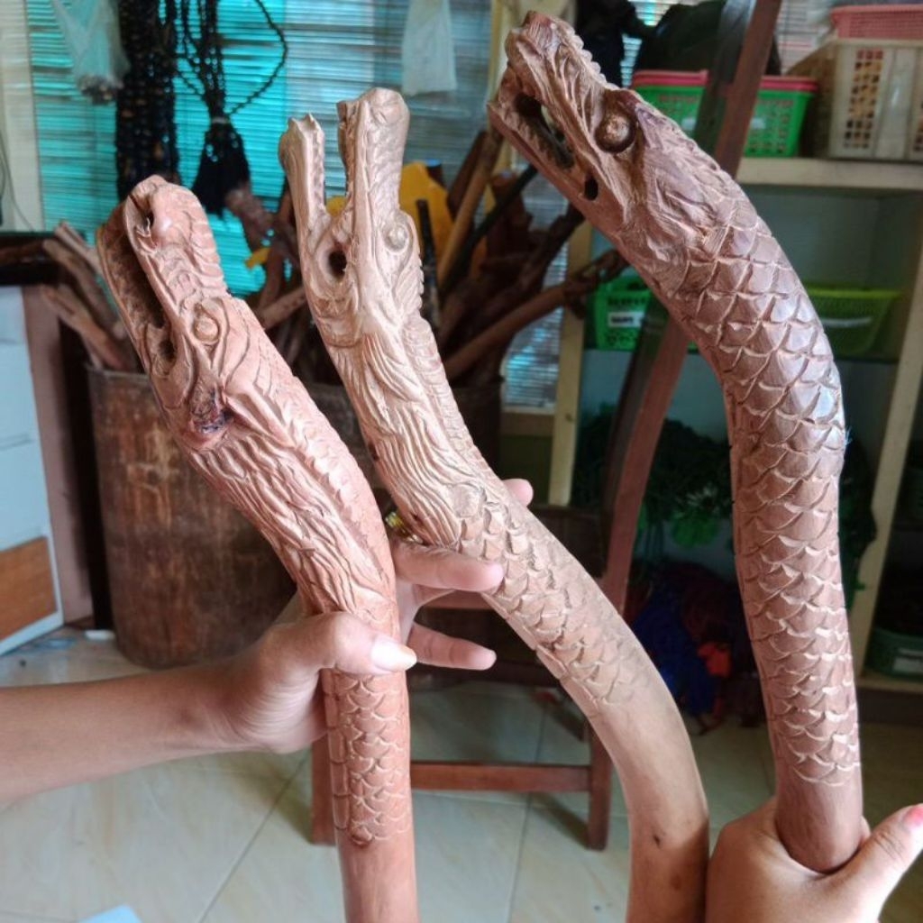 tongkat jalan kayu stigi ukir naga