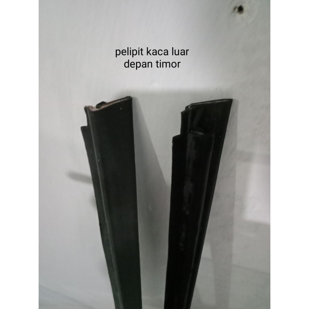 PELIPIT LIST LUAR KACA DEPAN TIMOR