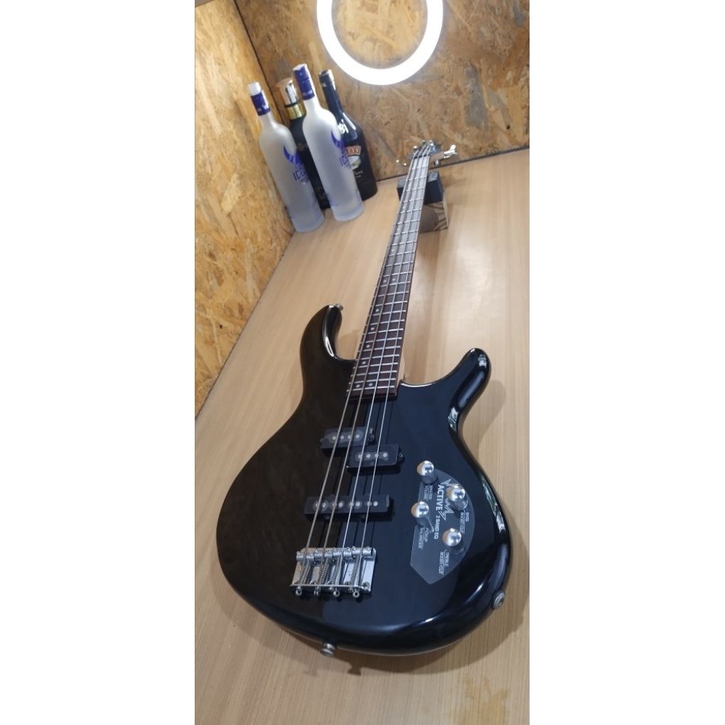 Cort Action Bass Plus