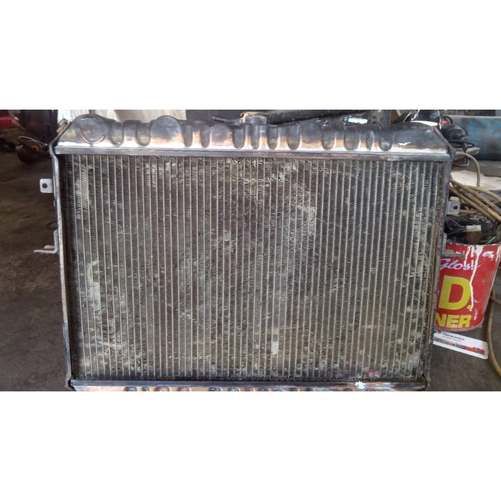 Radiator Mazda E2000