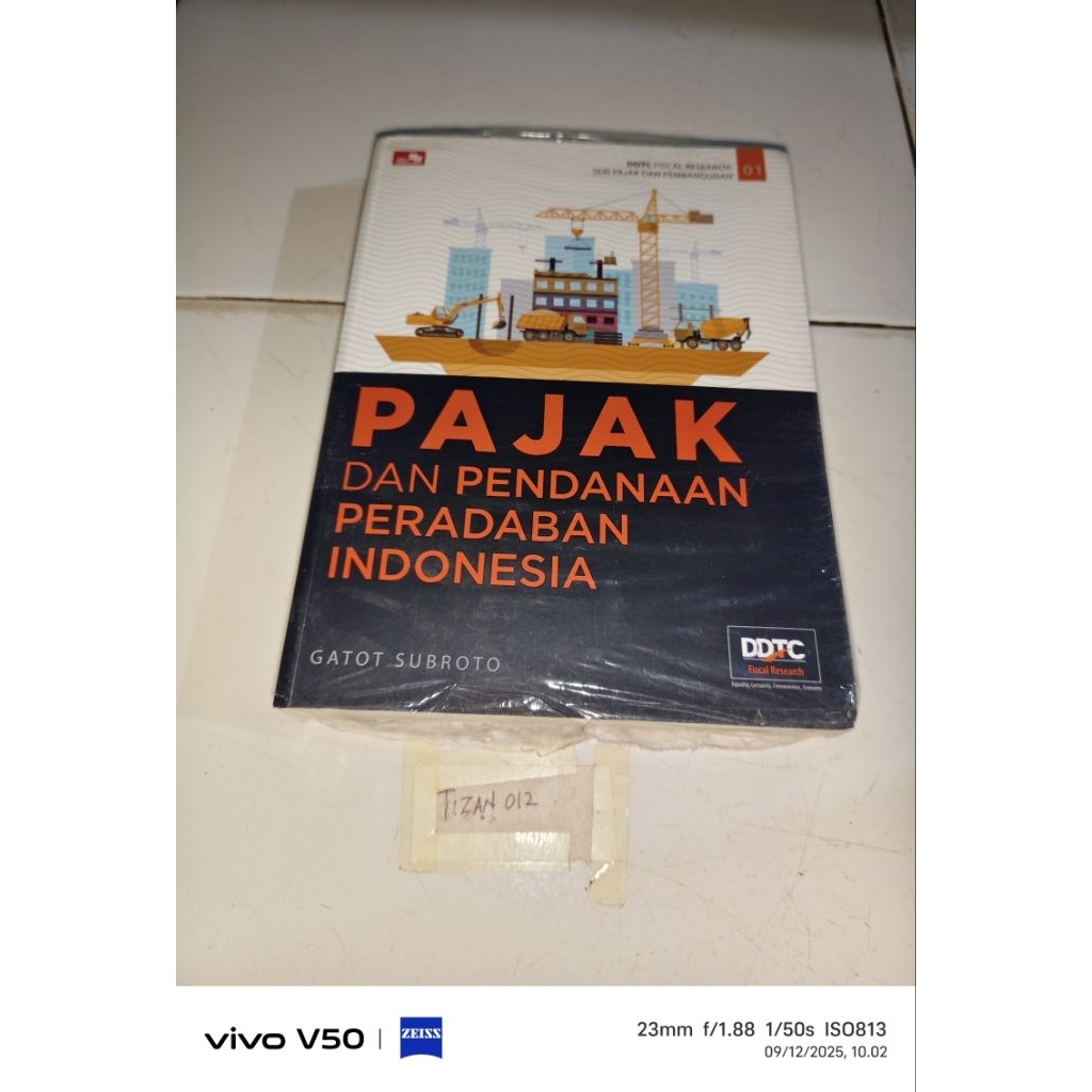 Buku Pajak dan pendanaan peradaban Indonesia