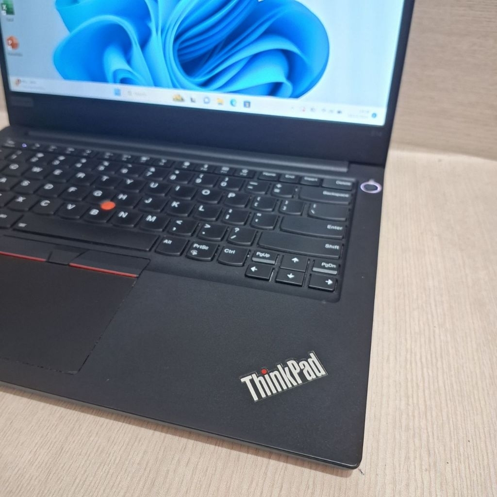 700. Lenovo thinkpad E14 intel core i5 gen 10