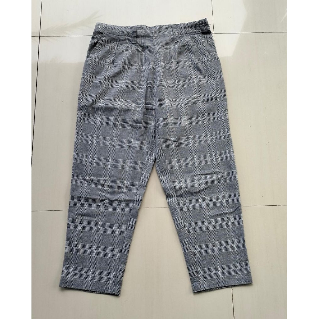 Celana Kotak Grey Brand Details | Celana Wanita