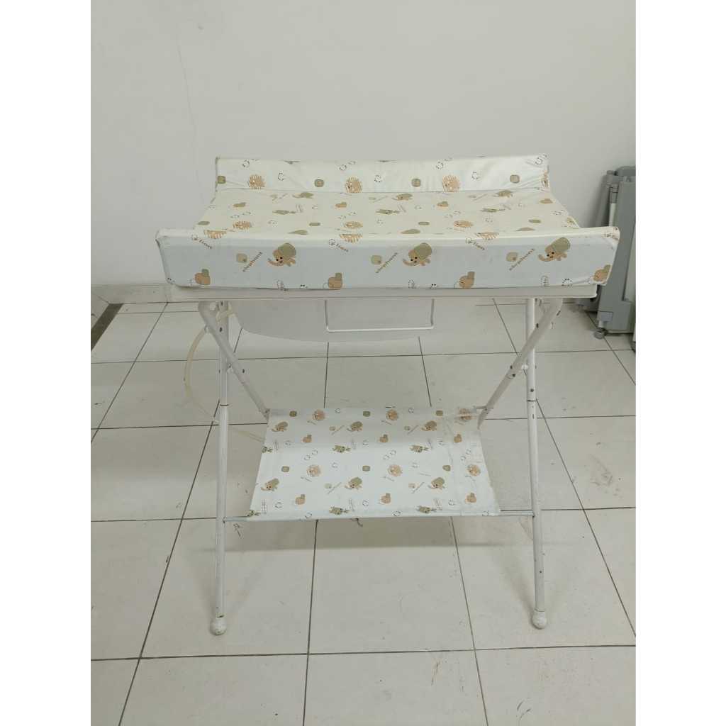 PRELOVED JABODETABEK ONLY - Cocolatte Acuatico Folding Baby Tafel – White Brown