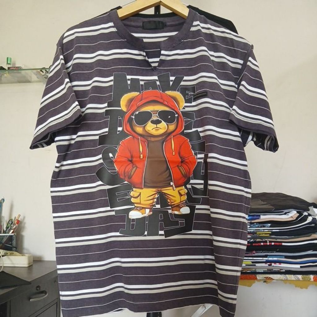 Kaos katun tebal motif salur kerah model Y kencang MICHIKO LONDON second Original size L ld 110cm Pj
