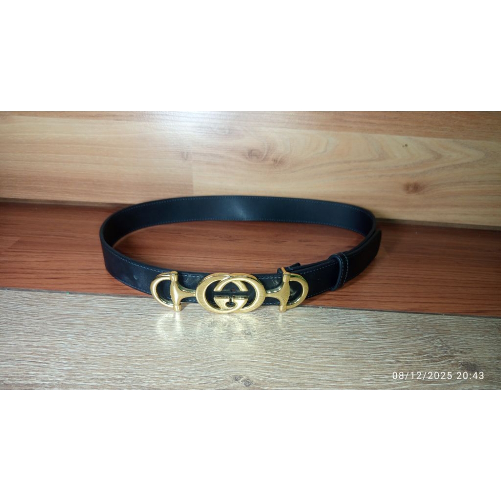 Sabuk Kulit Wanita Gucci Zumi dengan Gesper GG Horsebit
