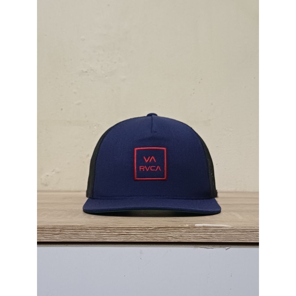 topi trucker RVCA second