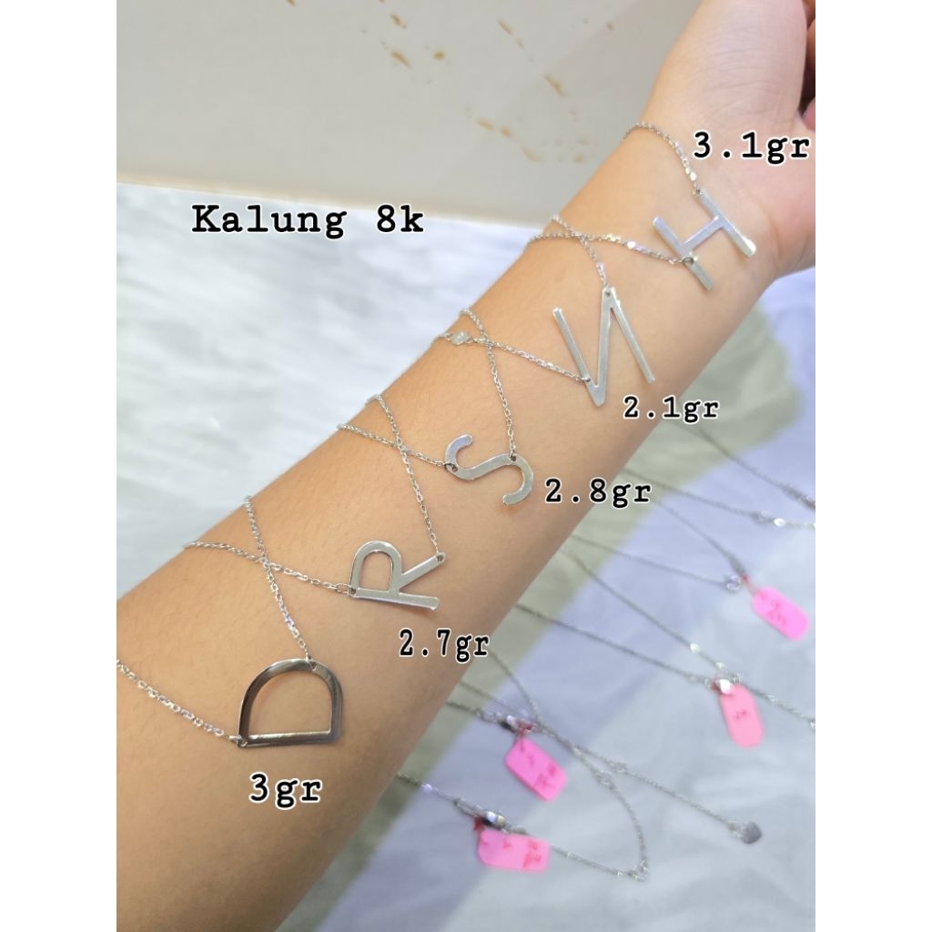 Kalung inisial huruf nama D K W harga ambyarr mas putih