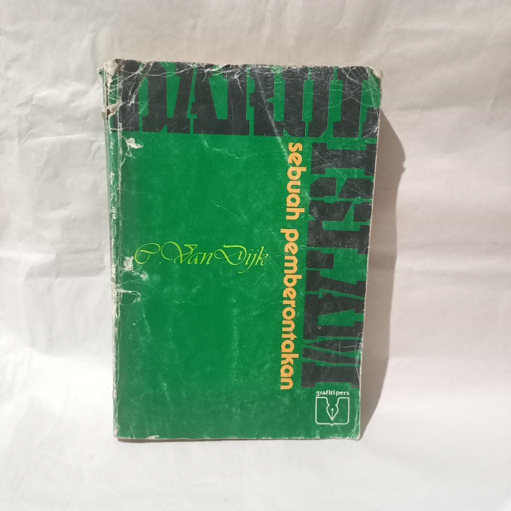 buku darul islam,sebuah pemberontakan oleh C. Van Dijk