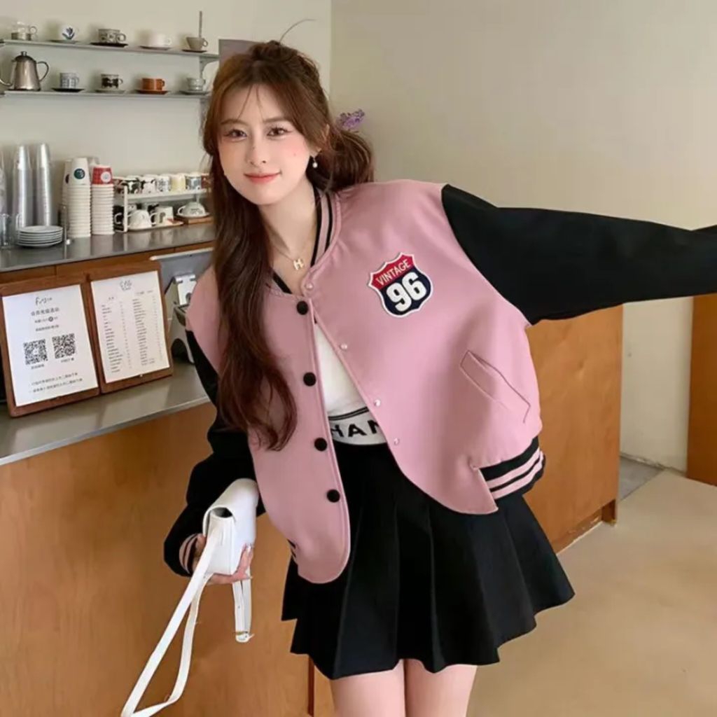 Lestary Clothing Store – Varsity Jacket Pink Black Patch 96 Wanita Oversized Bahan Tebal Warna Paste