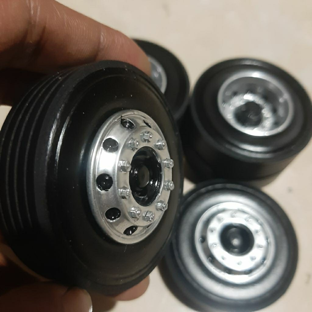 Ban miniatur bus mbledos class model alcoa10 diameter 5,5cm ban saja