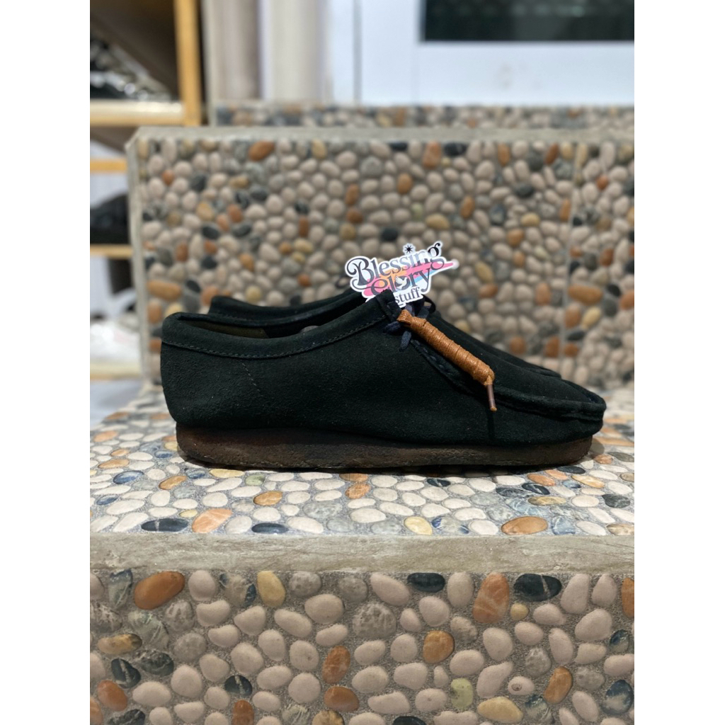 clarks wallabee black