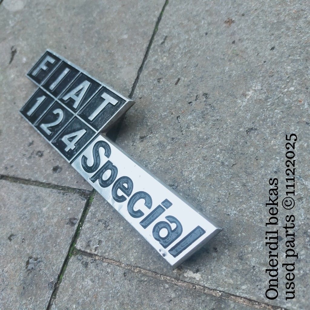 emblem bagasi Fiat 124 special original
