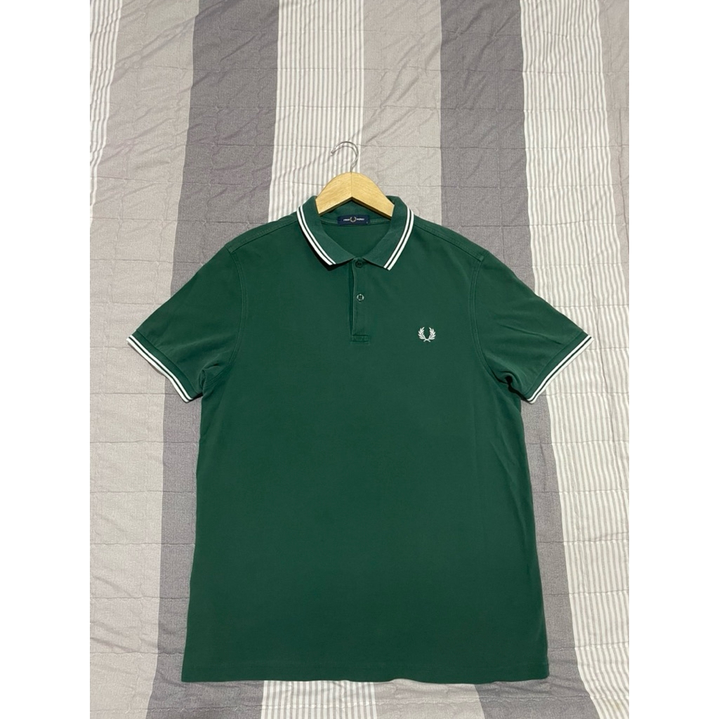Kaos kerah fred perry warna hijau botol  L