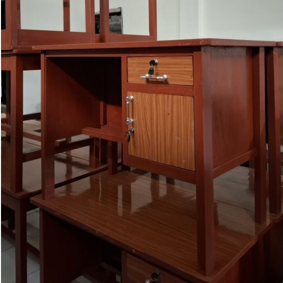 Meja Tulis / Kerja ukuran 100/ 120 (½biro)