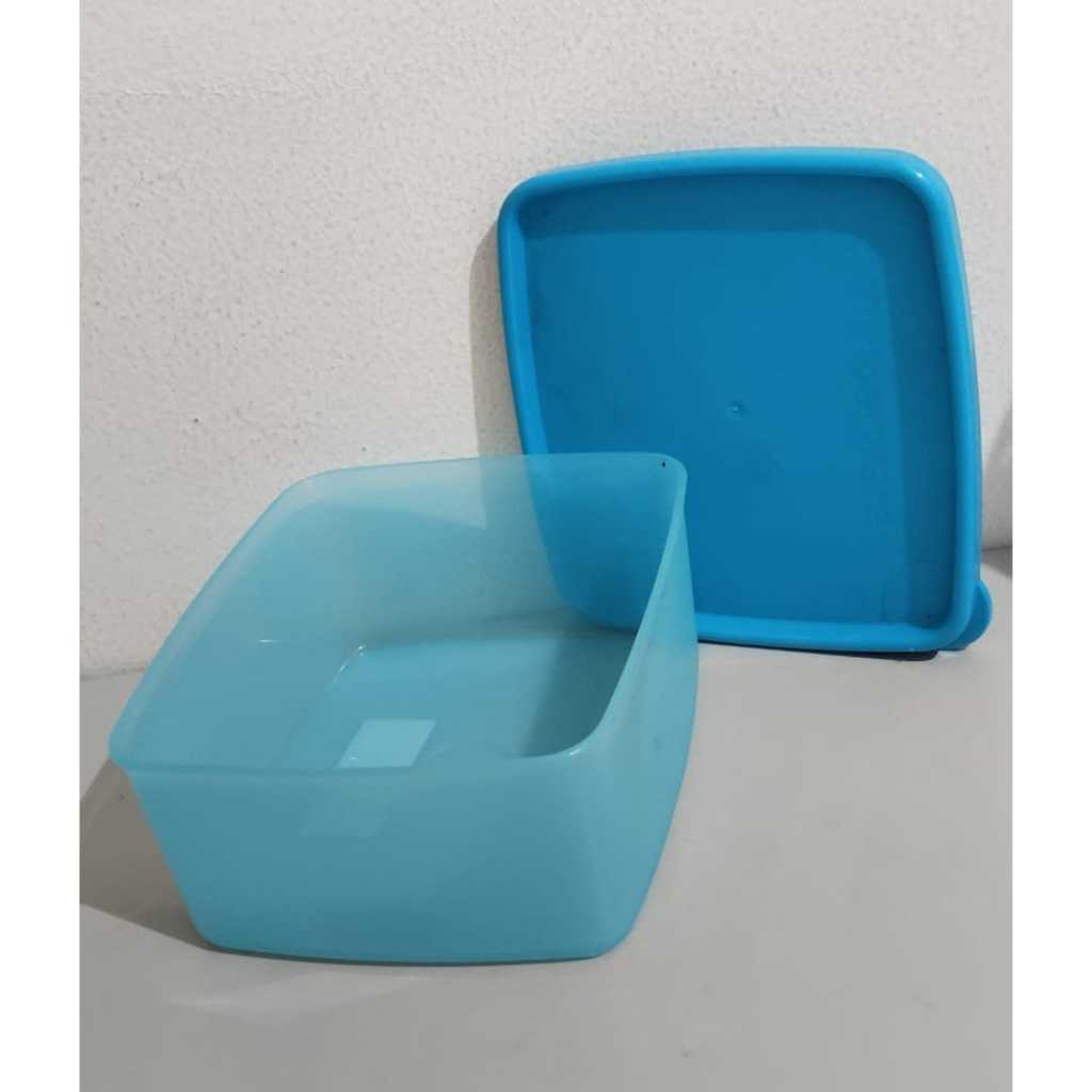 Small square round Tupperware