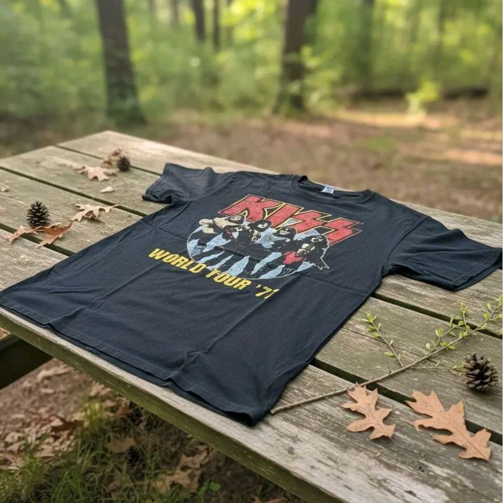 KAOS MUSIK KISS - WORLD TOUR '77 / PRELOVED / KAOS BAND