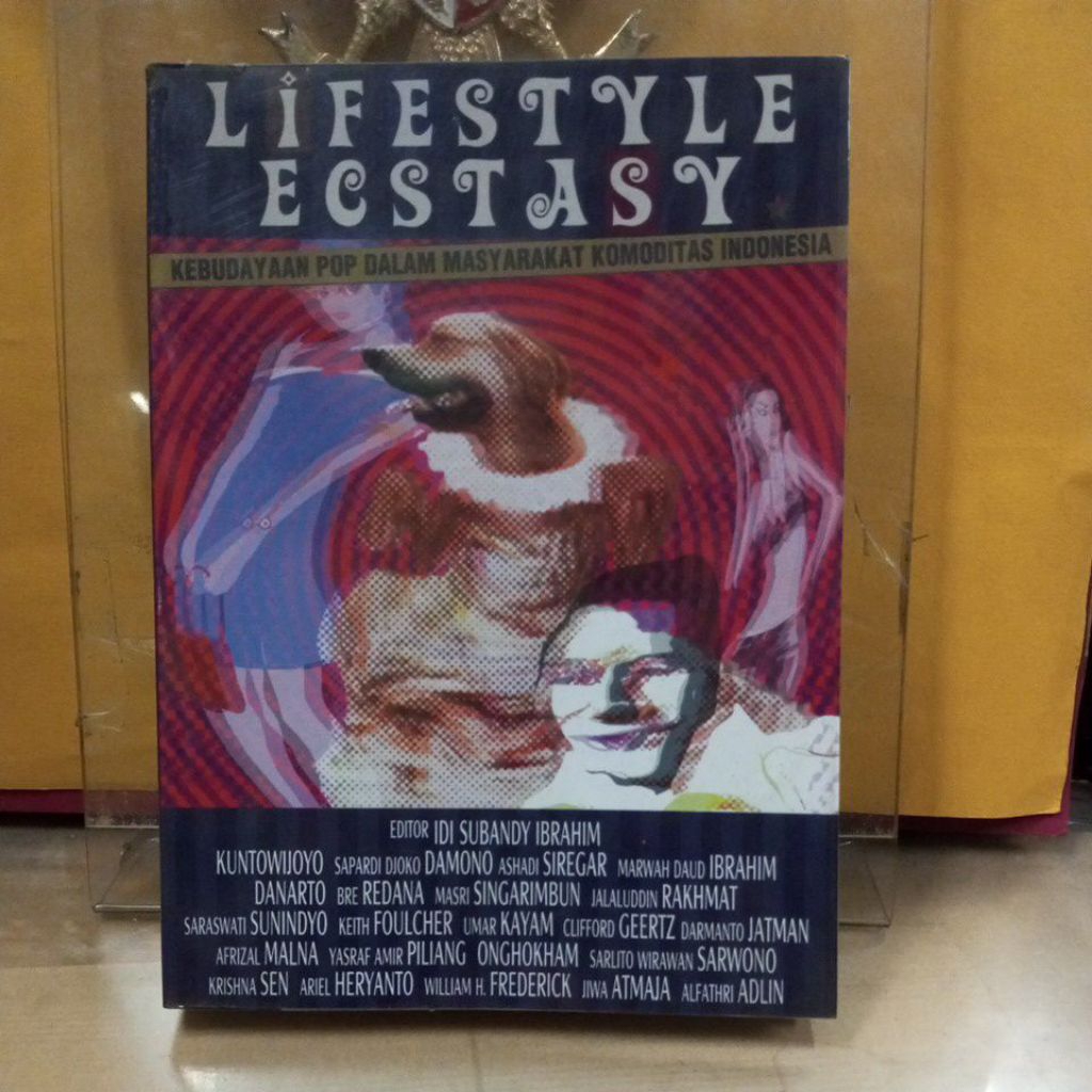 buku , lifestyle ecstasy , kebudayaan pop dalam masyarakat komoditas indonesia editor .
