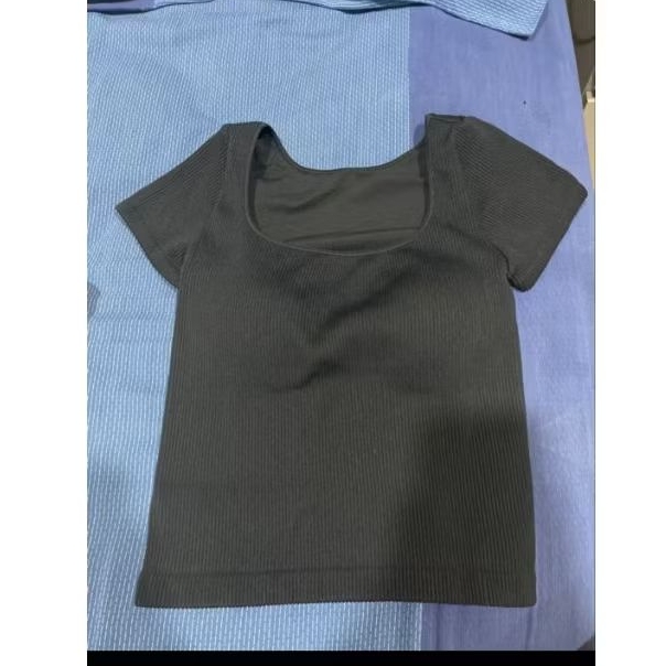 BAJU ATASAN WANITA UNIQLO -PL