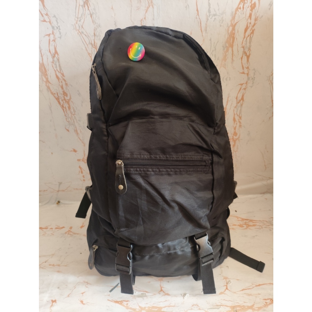 tas ransel hitam lumayan besar