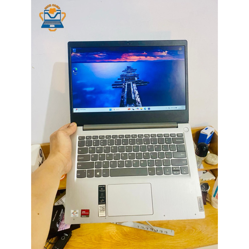 Lenovo Slim 3. Athlon Silver. ram 8/512gb ssd. normal. lecet