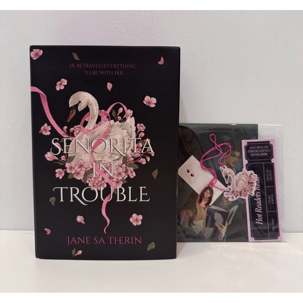 Buku Novel Senorita In Trouble - Janesatherin (Hardcover First Edition Spesial Art Print) (Preloved 