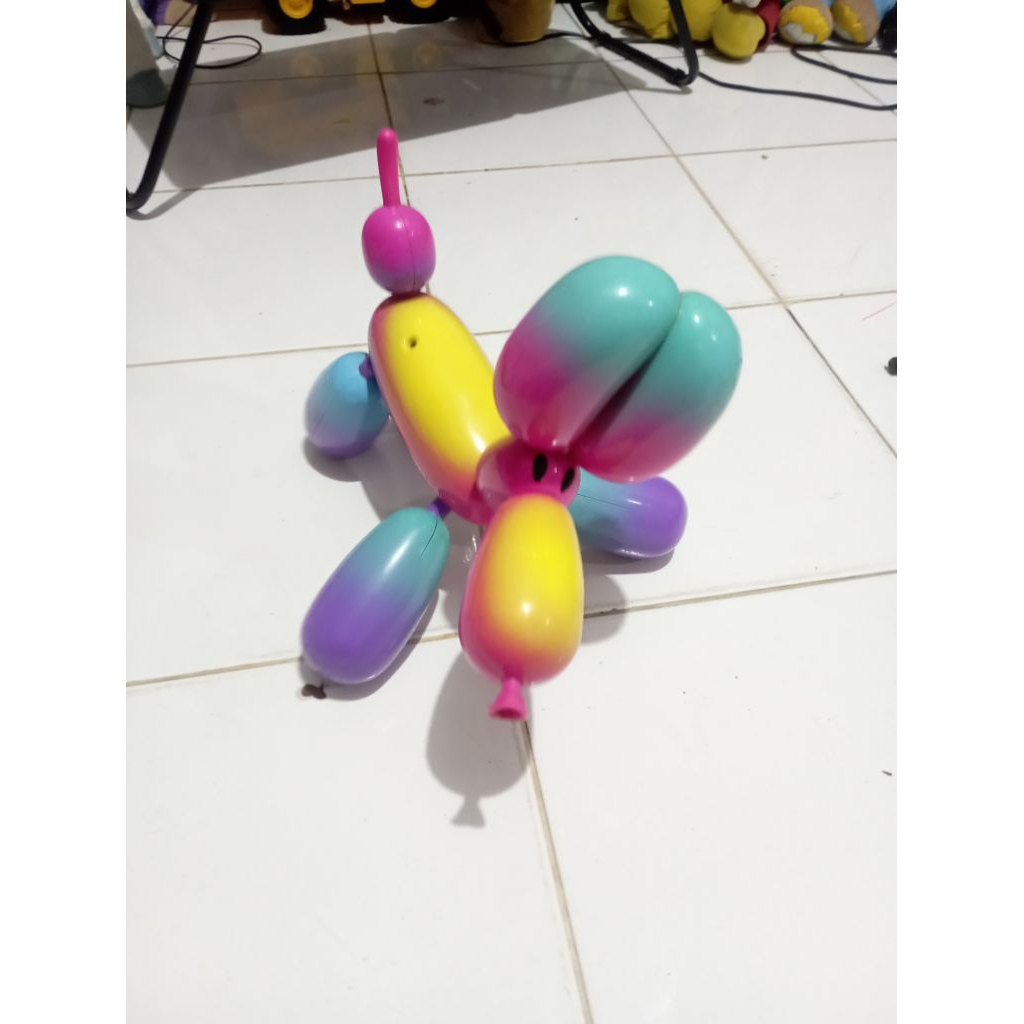 Squeakee the Ballon Dog interactive toy Pet - Rainbow Dog
