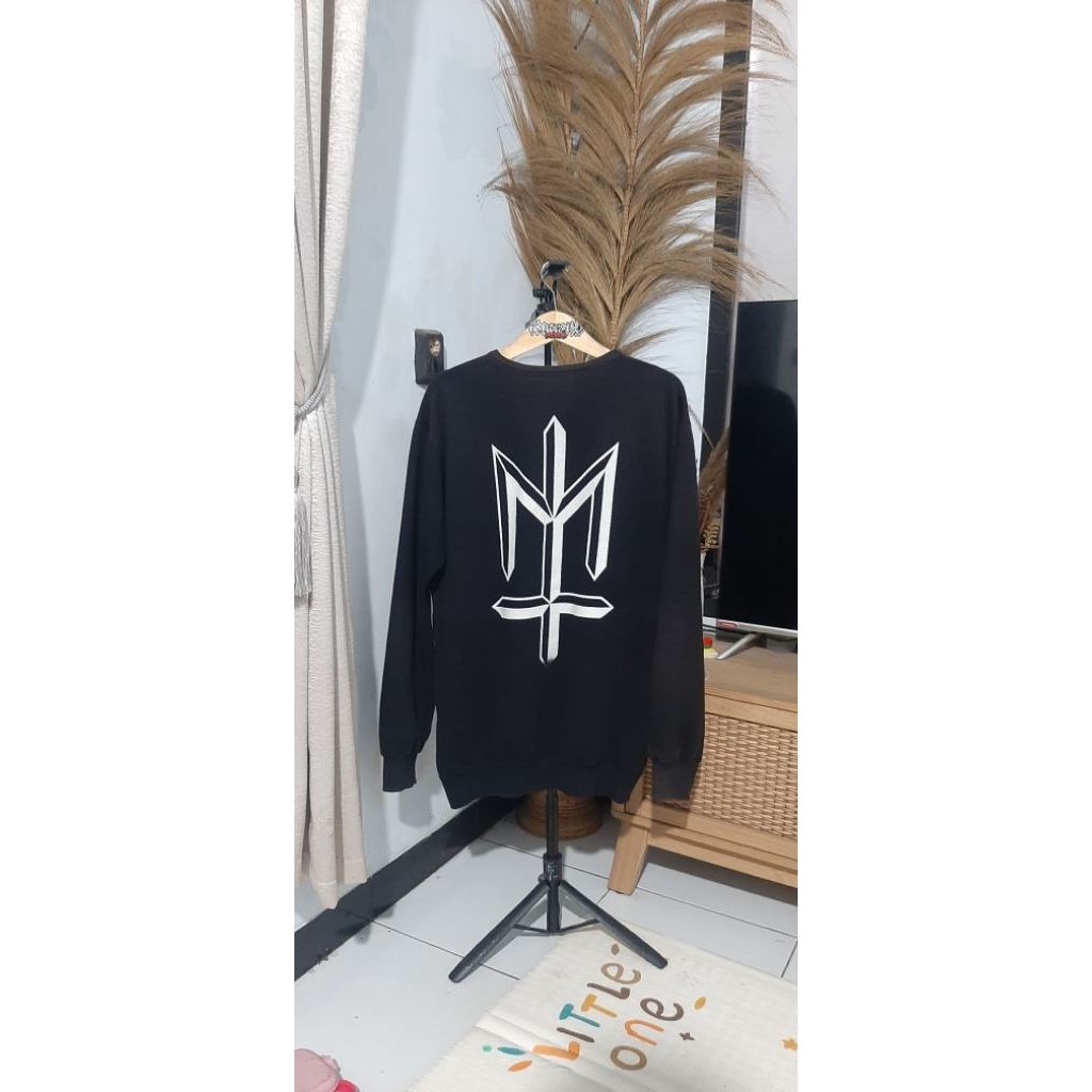 MATERNAL DISASTER CREWNECK