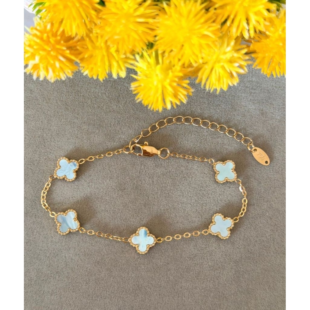 Gelang titanium clover biru