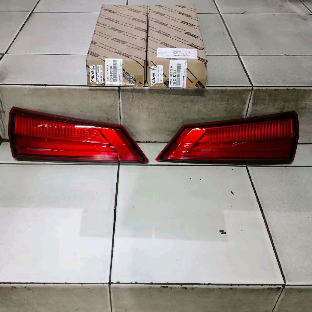 Stoplamp reflektor bagasi kanan kiri Toyota Daihatsu Calya Sigra Asli Original