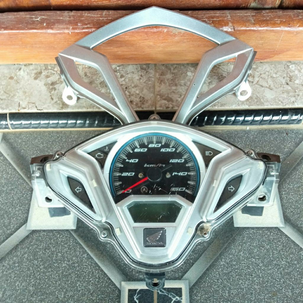 SPEEDO METER/ODOMETER/KILOMETER HONDA VARIO 125 OLD KZR ORIGINAL