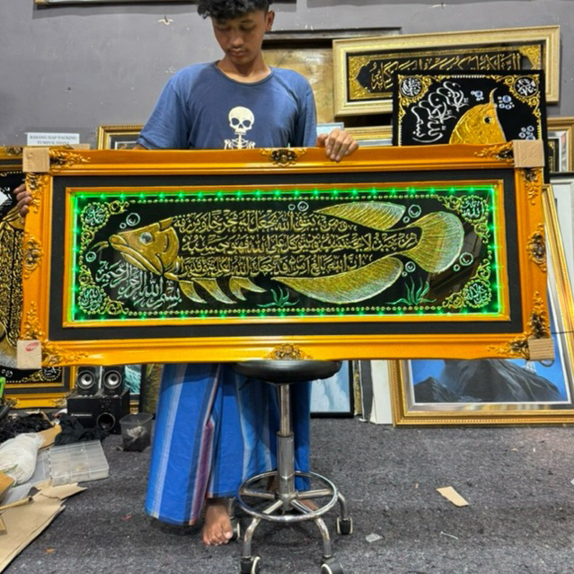 Kaligrafi 1000 dinar motif ikan arwana