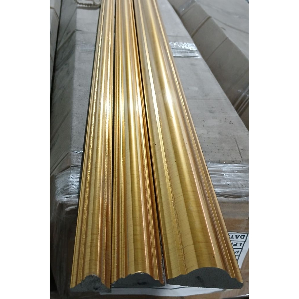 List Moulding Gold 3meter /Dinding