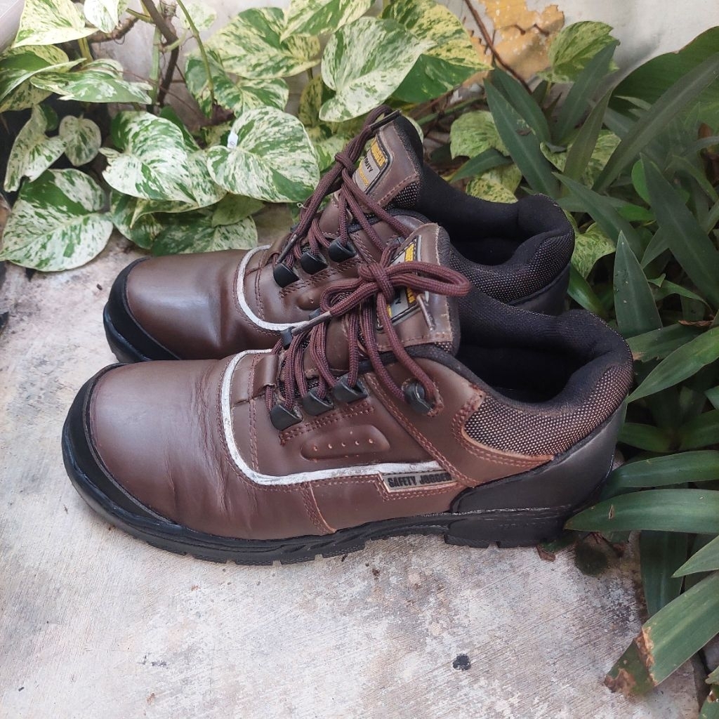 sepatu safety second safety jogger size 42(27cm)