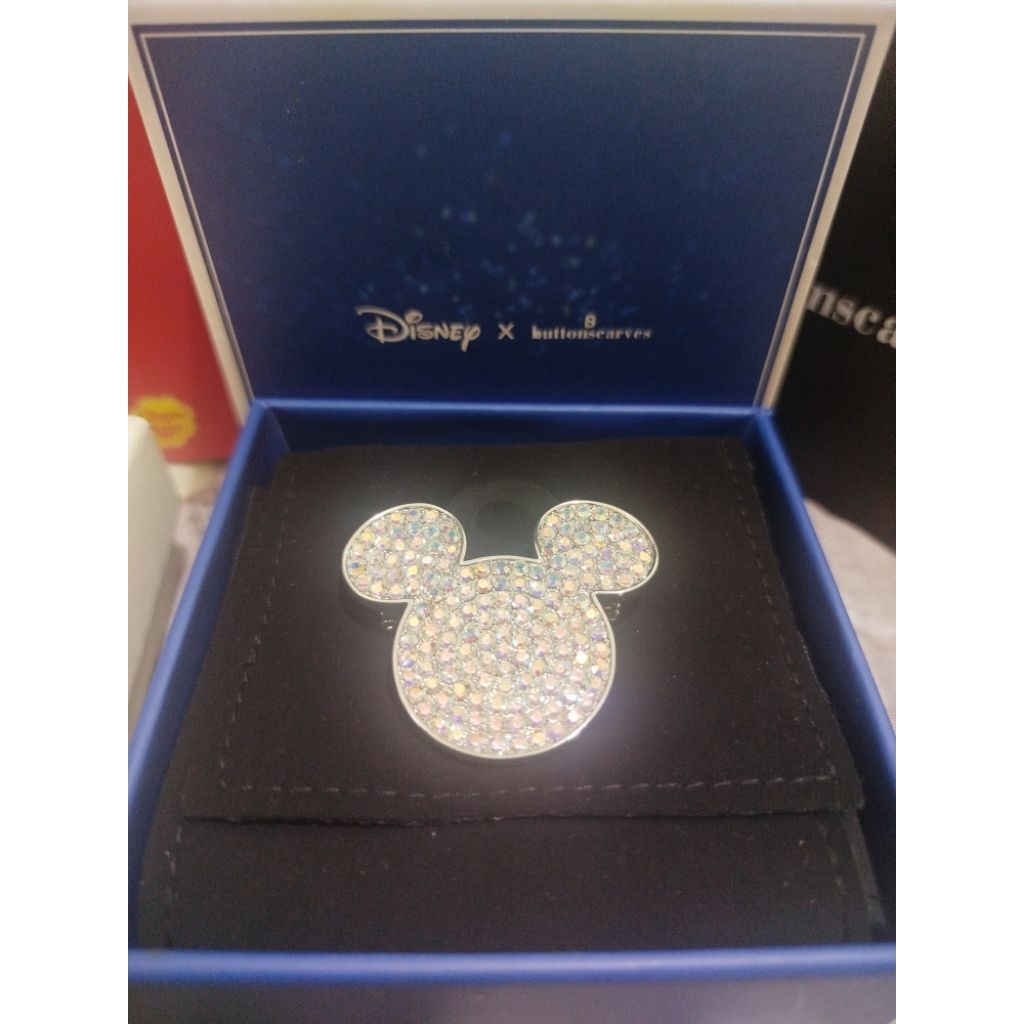 Brooch Disney X Buttonscarves