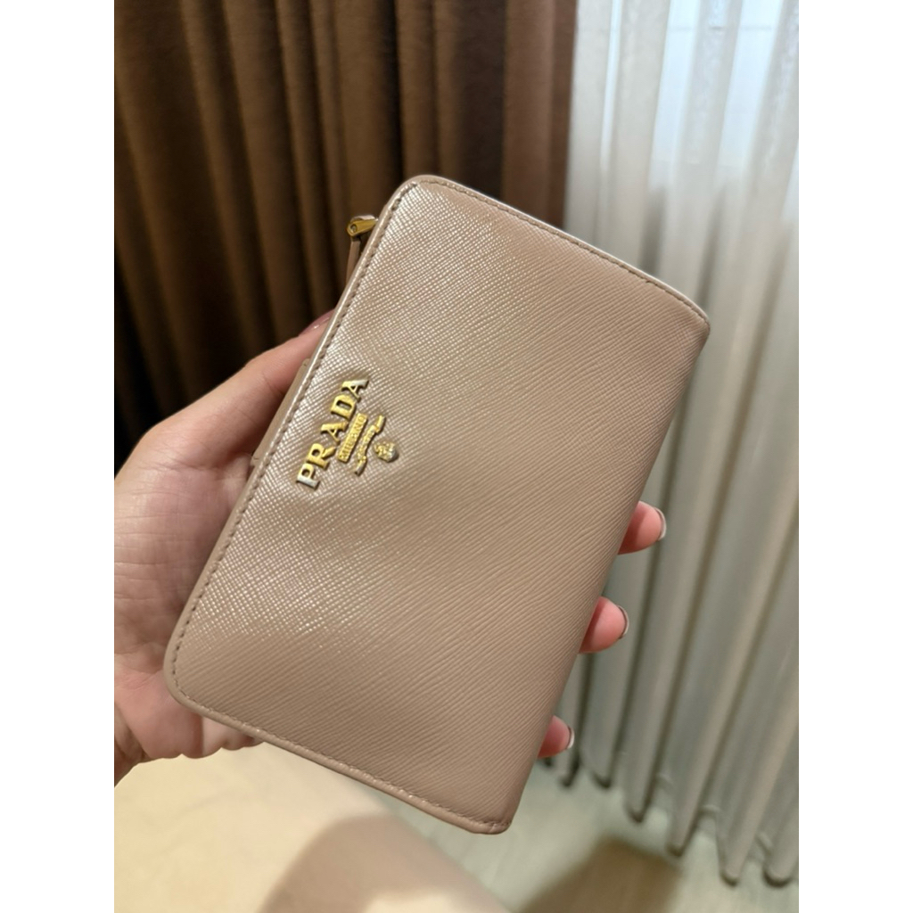 Prada saffiano wallet
