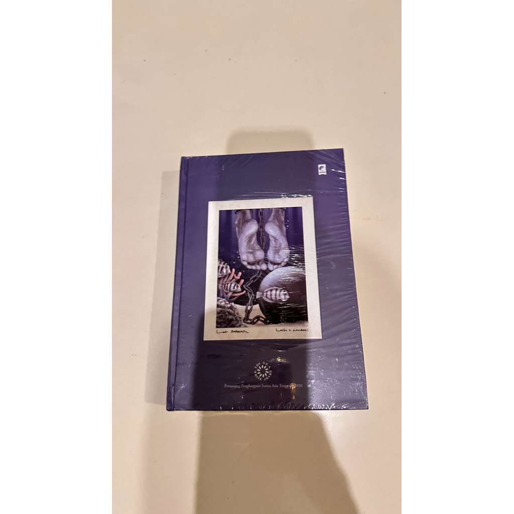 Laut Bercerita Novel Leila S Chudori penerbit Gramedia hard cover edition