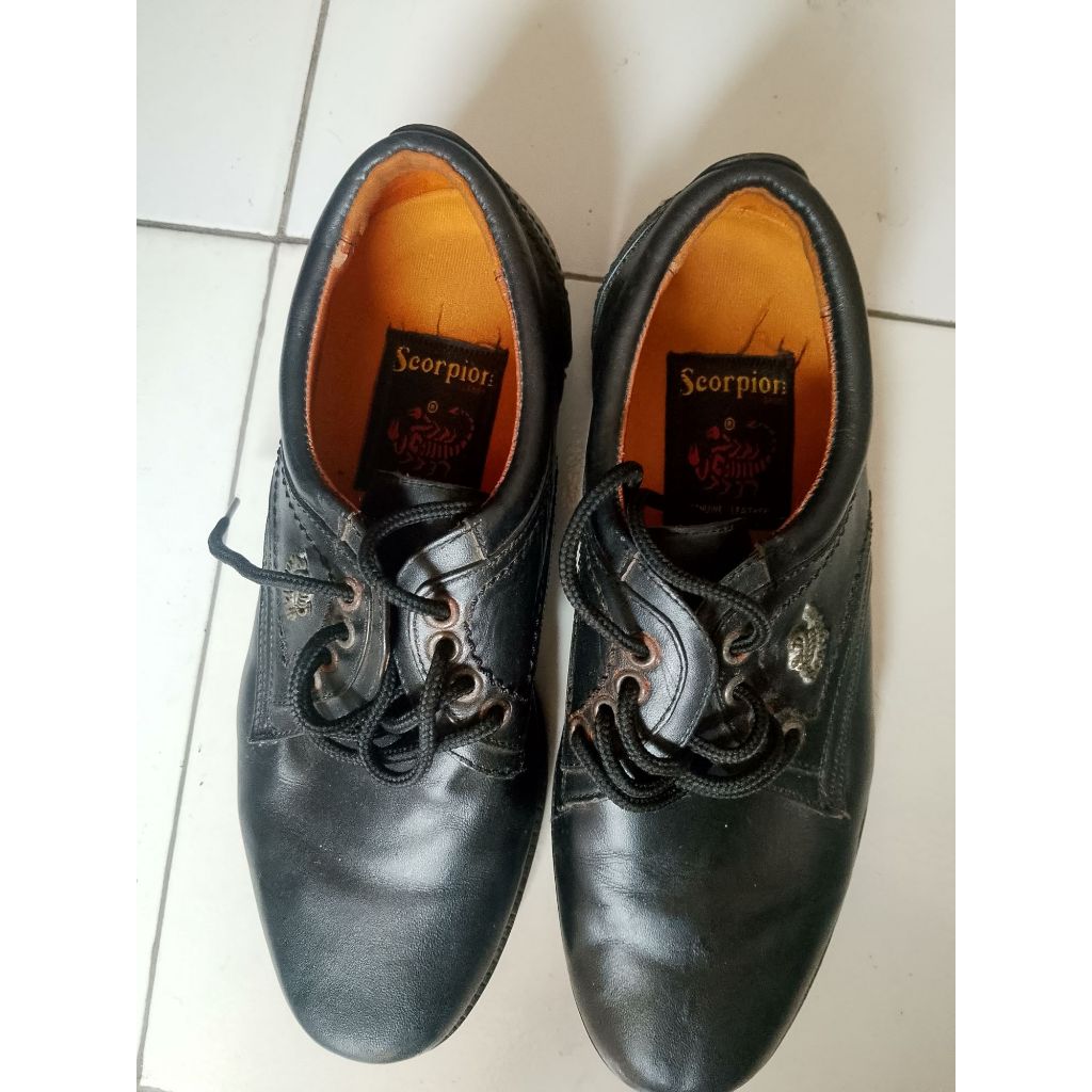 Sepatu scorpion (bekas)