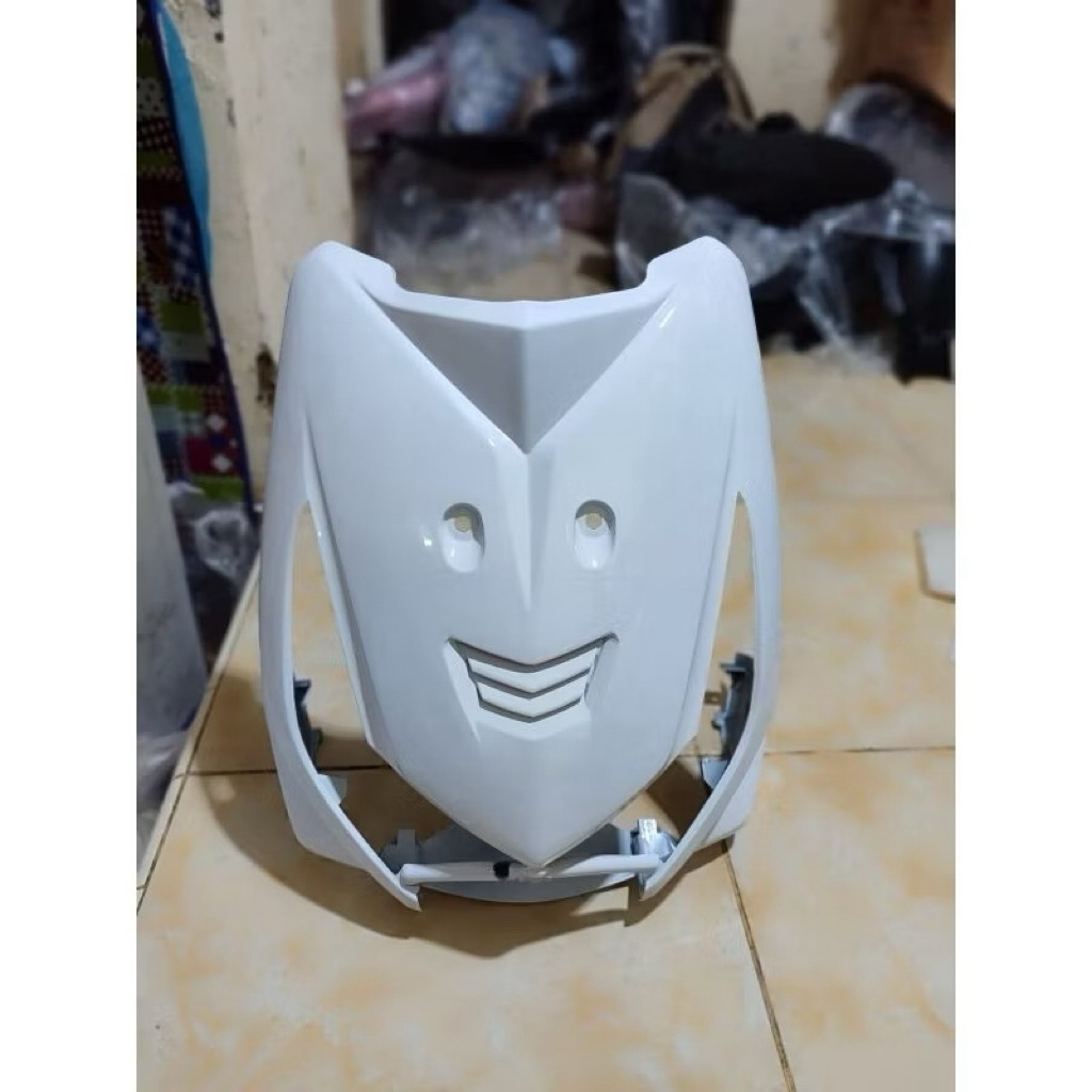 Tameng atau panel depan lampu motor Honda beat karbu warna putih