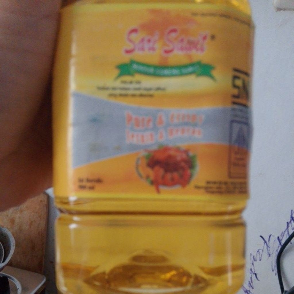 Minyak goreng Sari sawit / Minyak kita 900 mili/ 1 liter kemasan botol