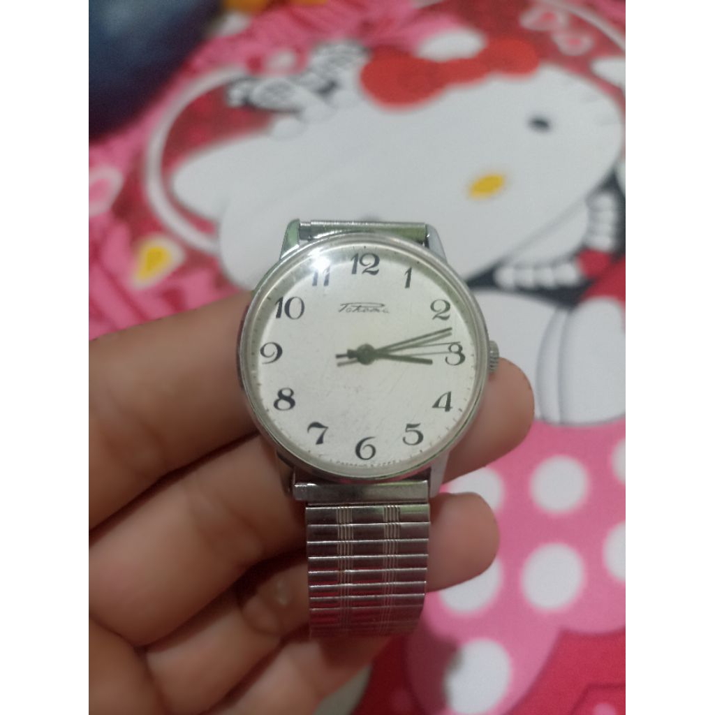 Raketa manual winding