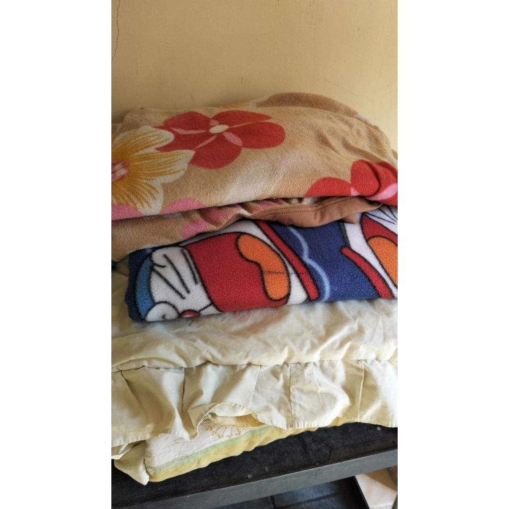 Selimut tebal karakter