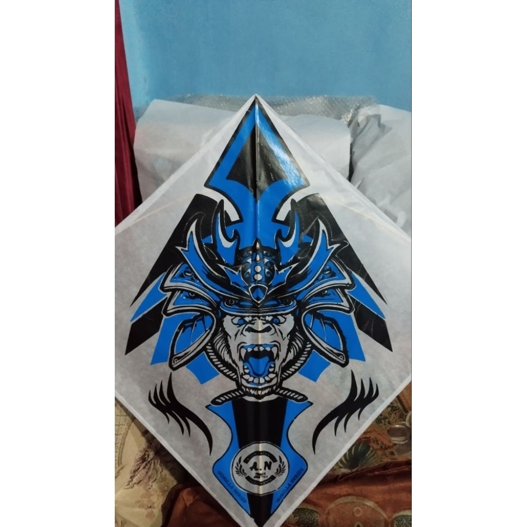 Layangan sukhoi kertas minyak