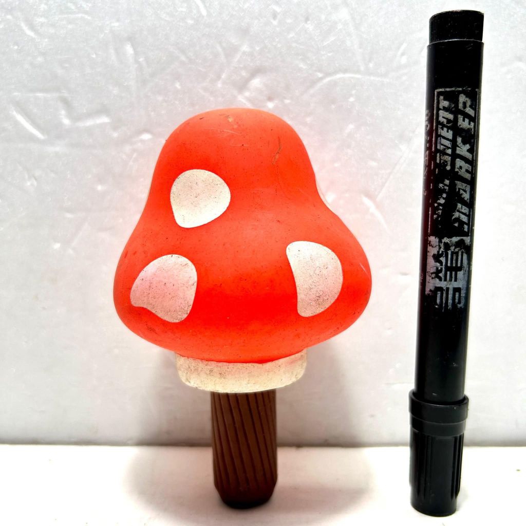 Mainan vinyl figureThe smurfs jamur smurf red mushroomTinggi 13 cm
Detail bagus
statue

CBipHJ

#smu