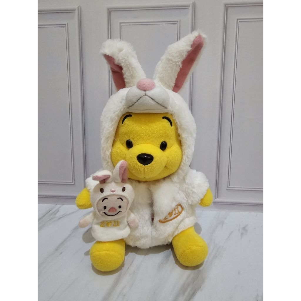 Boneka Winnie the pooh kostum shio kelinci