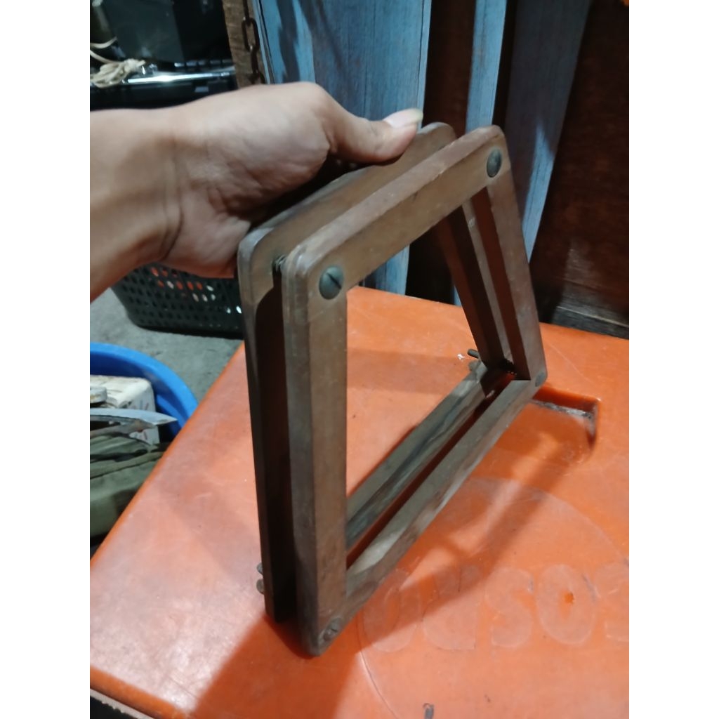 Jepitan raket tenis kayu75rb jadul antik kuno vintage display