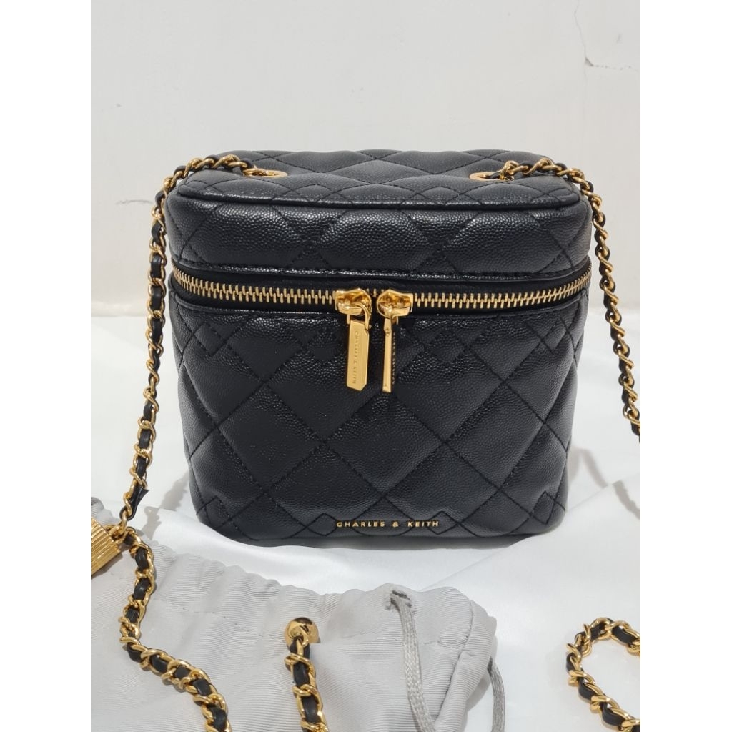 Charles & Keith Nezu quilted boxy bag / Charles n Keith Sling Bag / CK bag Original 100%