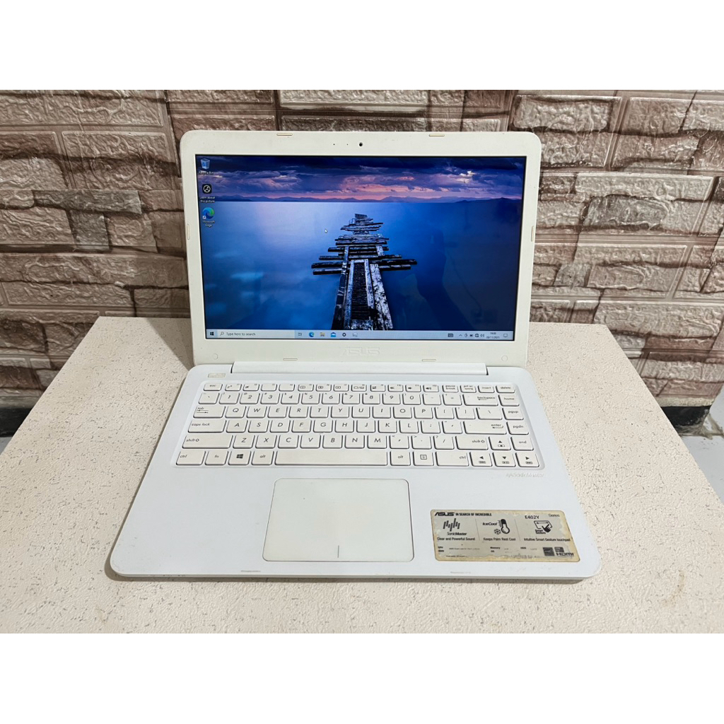 Laptop Asus E402Y AMD E2-7015 Ram 4gb SSD 128gb mantap normal siap pakai