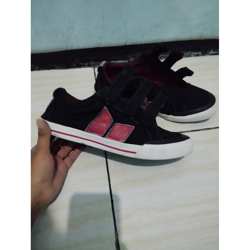 Macbeth eliot velcro red black